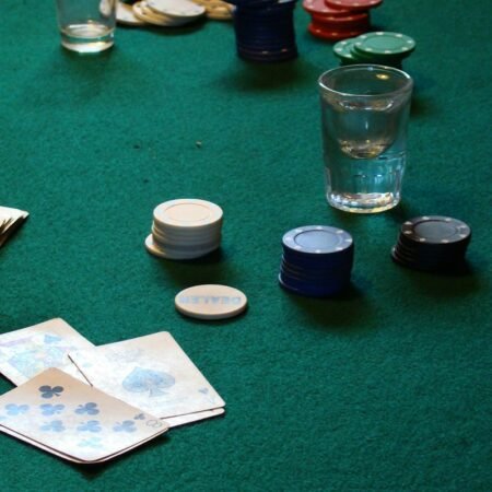 Let It Ride: Rules, Payouts, Strategy and House Edge