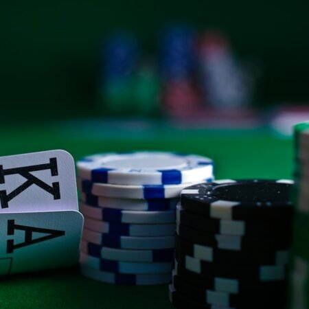 How to Play Baccarat: Rules, Odds and Strategy for Beginners