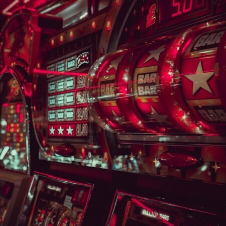 Plinko Casino Game: How to Play, Odds, Risk Levels and Strategy